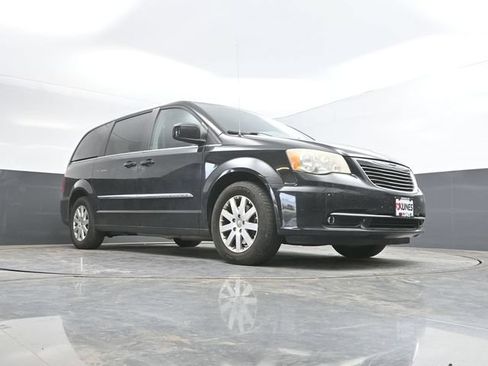 Used 2016 Chrysler Town & Country Touring FWD image 42