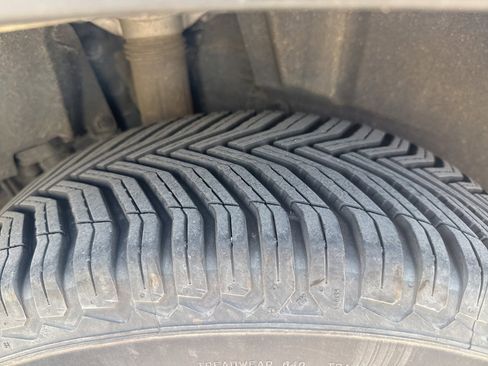 Used 2020 Toyota RAV4 XLE w/ Convenience Package image 12