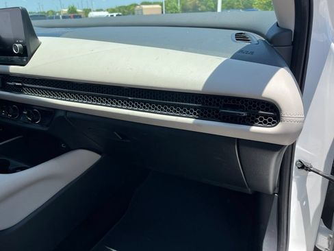 Certified 2025 Honda HR-V LX image 28