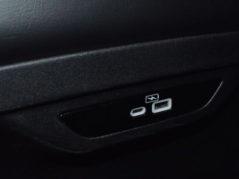 Used 2023 Chrysler Pacifica Touring-L FWD image 29