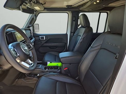 Used 2024 Jeep Wrangler Unlimited Sahara w/ Technology Group AWD/4WD image 9
