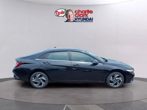 New 2026 Hyundai Elantra Limited FWD image 6
