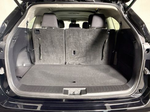 Used 2025 Toyota Highlander LE FWD image 35