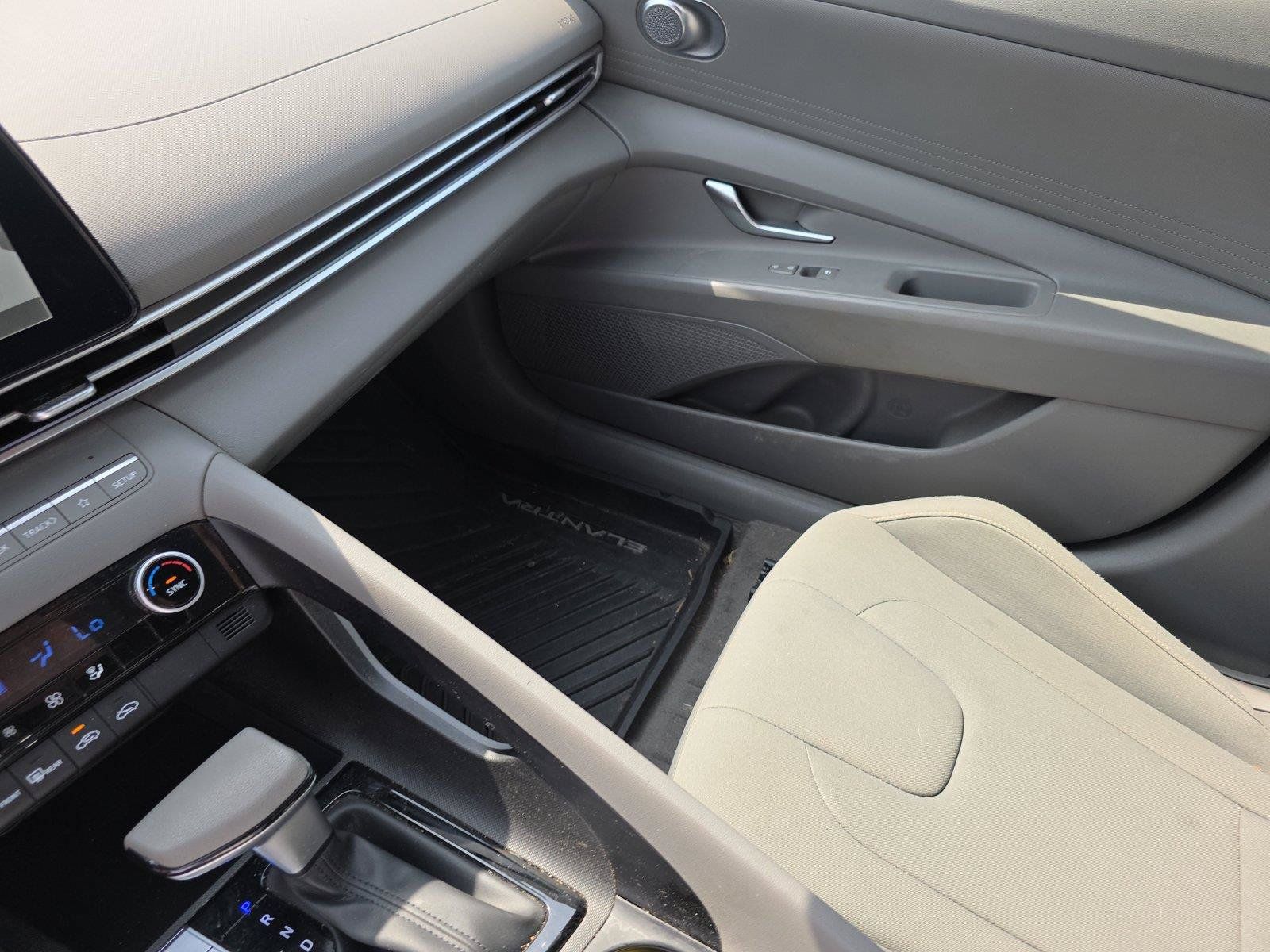 Certified 2024 Hyundai Elantra SEL FWD image 29