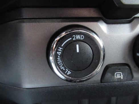 Used 2020 Toyota Tacoma TRD Sport image 25