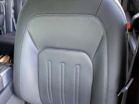 Certified 2022 Land Rover Defender 110 X-Dynamic HSE image 15