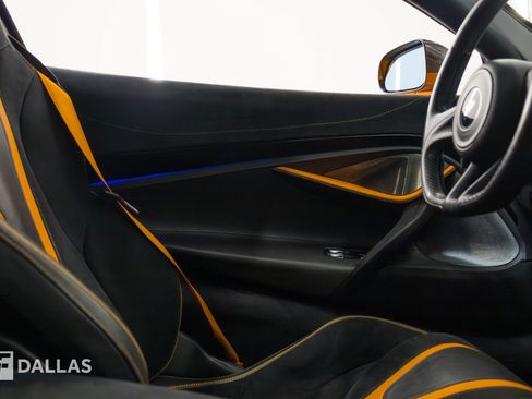 Used 2019 McLaren 720S Performance RWD image 33