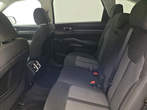 Used 2023 Kia Sorento LX FWD image 18