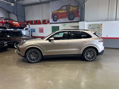 Used 2019 Porsche Cayenne AWD/4WD image 46