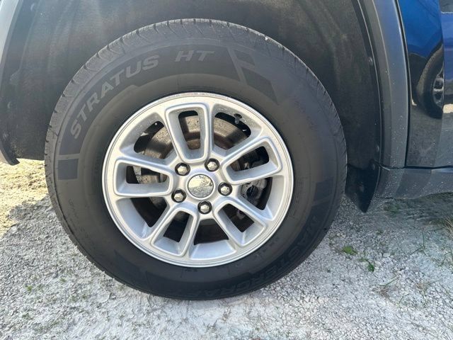 Used 2018 Jeep Grand Cherokee Laredo AWD/4WD image 18