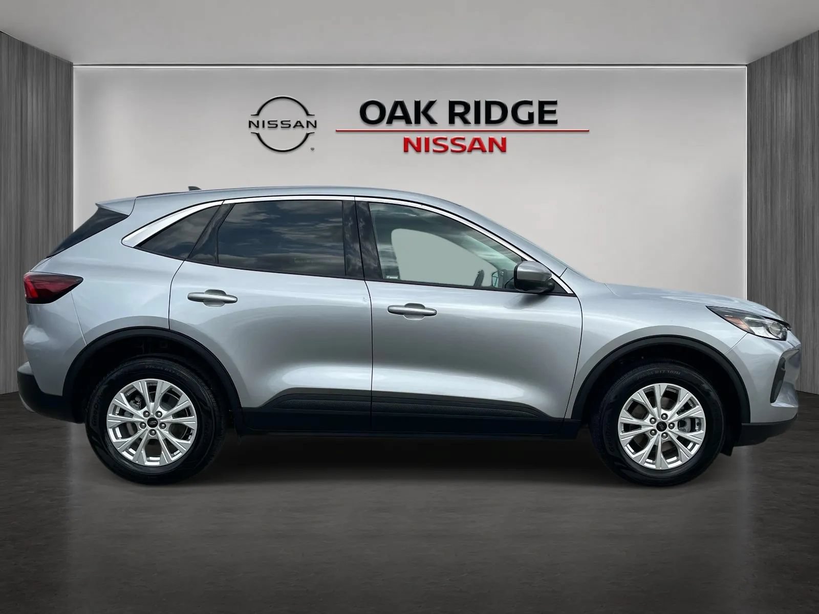 Used 2023 Ford Escape Active w/ Tech Pack #2 AWD/4WD image 2