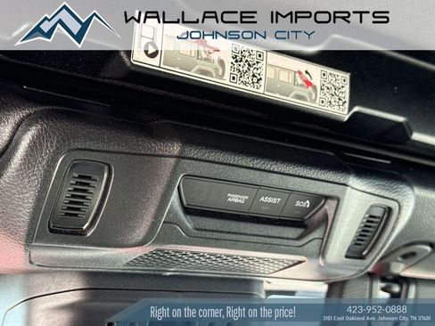 Used 2024 Jeep Wrangler Unlimited w/ Convenience Group AWD/4WD image 17