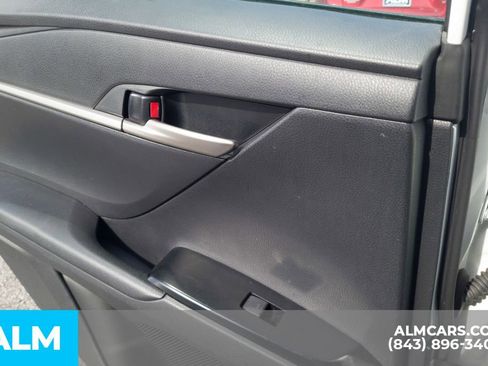 Used 2025 Toyota Camry SE image 23