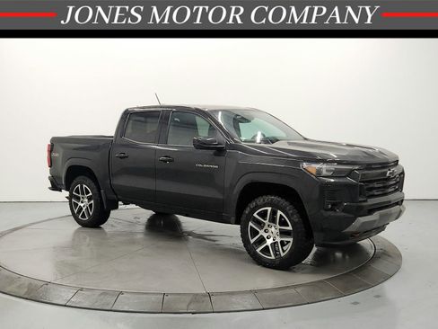 Used 2023 Chevrolet Colorado Z71 w/ Z71 Convenience Package 2 AWD/4WD image 1