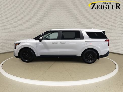 New 2026 Kia Carnival FWD image 8