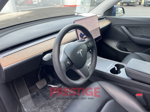 Used 2021 Tesla Model Y Long Range AWD/4WD image 35