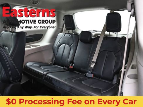 Used 2023 Chrysler Pacifica Touring-L FWD image 27