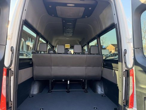Used 2019 Mercedes-Benz Sprinter 2500 image 28