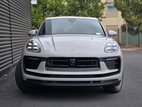 New 2026 Porsche Macan AWD/4WD image 10