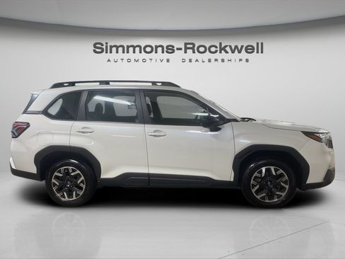 Used 2025 Subaru Forester AWD/4WD image 6