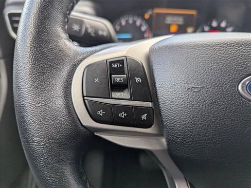 Used 2022 Ford Explorer XLT w/ Equipment Group 202A AWD/4WD image 13
