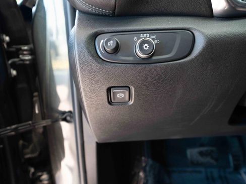 Used 2020 Chevrolet Blazer LT image 11