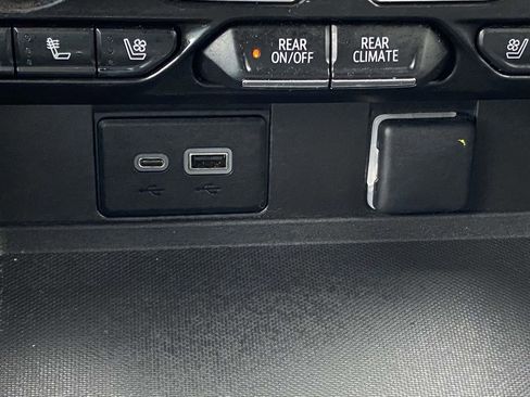 Used 2022 GMC Yukon SLT w/ SLT Luxury Package image 29