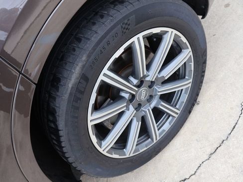 Used 2017 Audi Q7 3.0T Premium Plus w/ Premium Plus Package AWD/4WD image 5