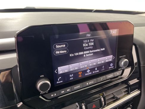 Used 2025 Nissan Pathfinder SV image 32