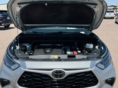 Used 2022 Toyota Highlander XLE FWD image 20