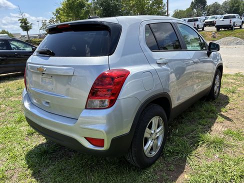 Used 2022 Chevrolet Trax LS w/ Tint and Cruise Package FWD image 8