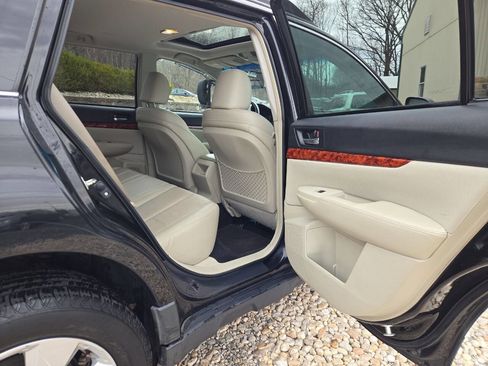 Used 2011 Subaru Outback 2.5i Limited image 20