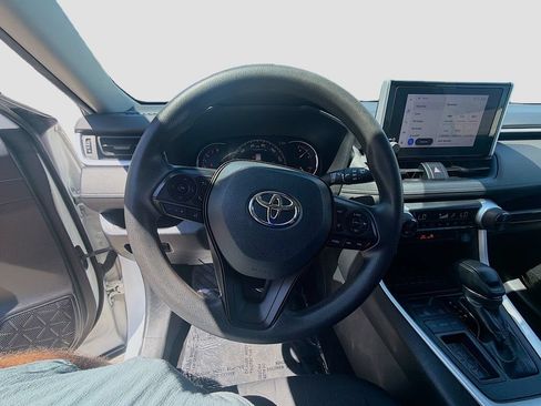 Used 2024 Toyota RAV4 XLE FWD image 8