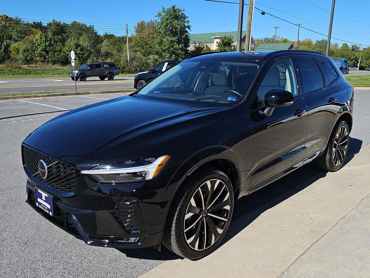Used 2026 Volvo XC60 B5 Ultra w/ Protection Package Premier AWD/4WD image 3