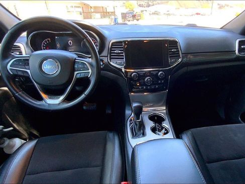 Certified 2022 Jeep Grand Cherokee Laredo X AWD/4WD image 15