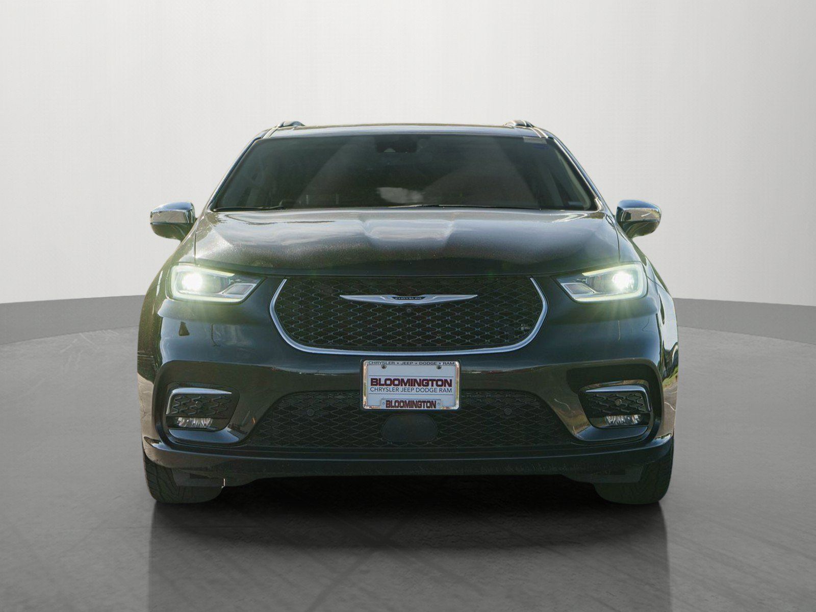 Used 2022 Chrysler Pacifica Limited FWD image 2