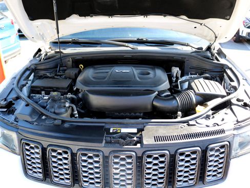 Used 2019 Jeep Grand Cherokee Altitude image 48