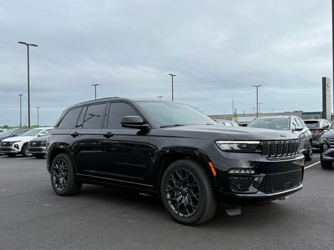 Used 2024 Jeep Grand Cherokee Summit AWD/4WD image 3