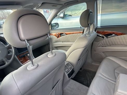 Used 2005 Mercedes-Benz E 500 4MATIC Sedan image 9