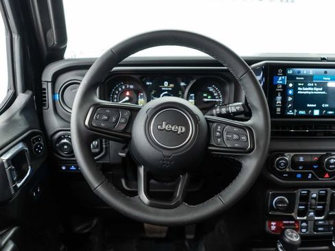 Used 2025 Jeep Wrangler Unlimited Rubicon 4xe AWD/4WD image 16