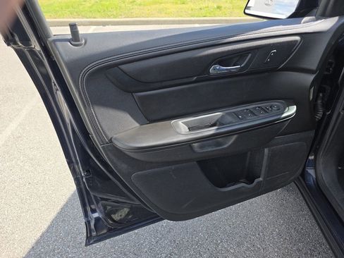 Used 2015 Chevrolet Traverse LT w/ Style and Technology Package FWD image 14