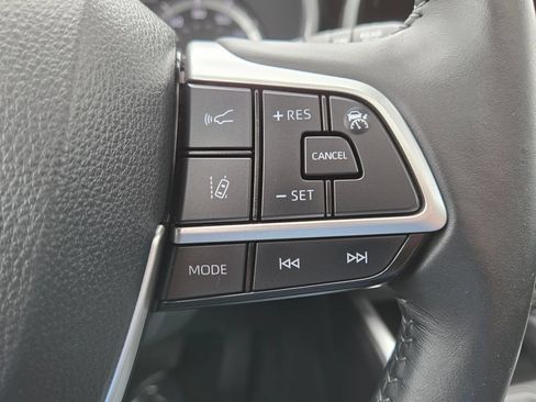 Used 2024 Toyota Highlander XLE AWD/4WD image 21