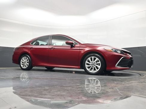 Used 2022 Toyota Camry LE FWD image 29