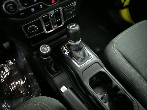 Used 2024 Jeep Wrangler Sahara image 22