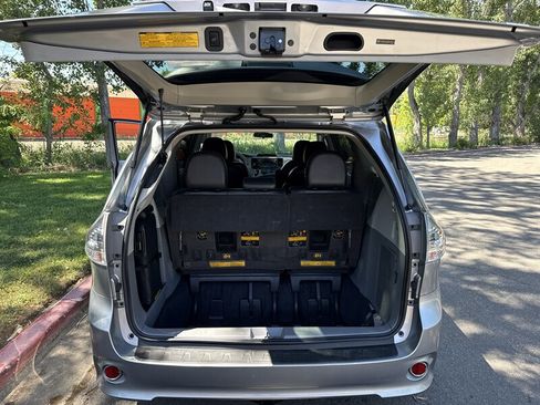 Used 2011 Toyota Sienna SE w/ Preferred Pkg FWD image 20