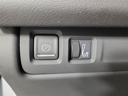 Certified 2025 Cadillac XT4 Premium Luxury image 31