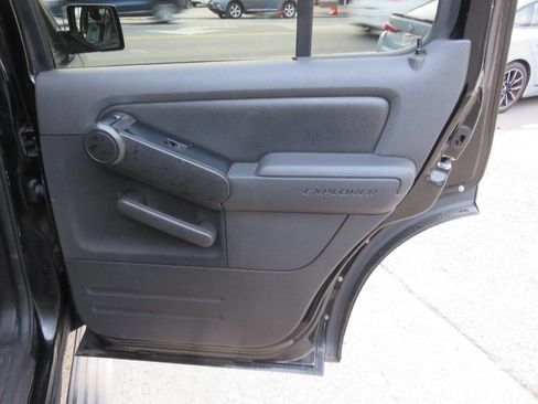 Used 2010 Ford Explorer XLT image 26
