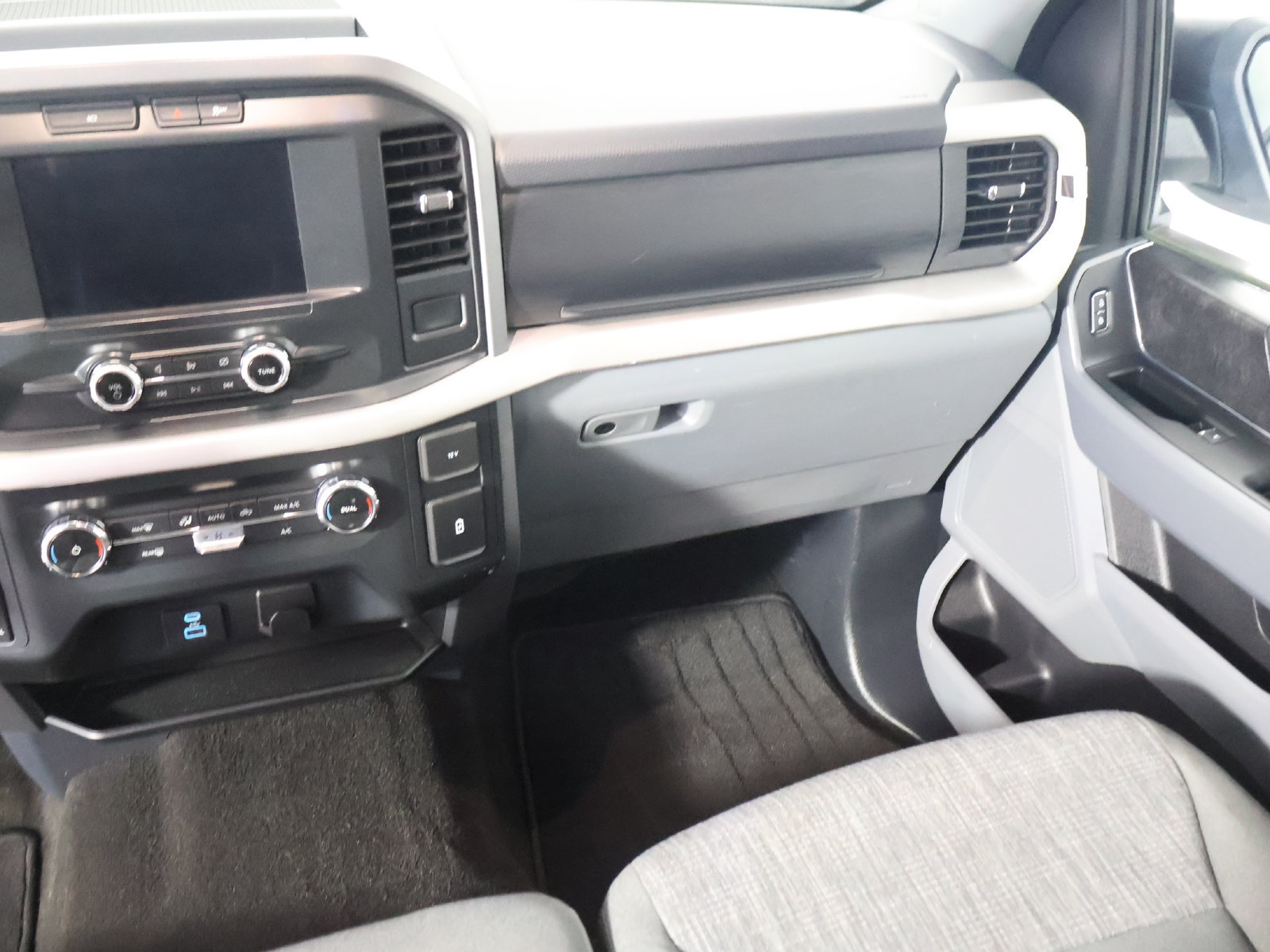 Used 2022 Ford F150 XLT w/ Equipment Group 301A Mid AWD/4WD image 30