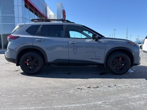 Used 2025 Nissan Rogue SV w/ Rock Creek Premium Package image 8