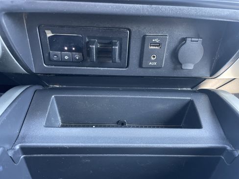 Used 2017 Nissan Titan PRO-4X AWD/4WD image 35